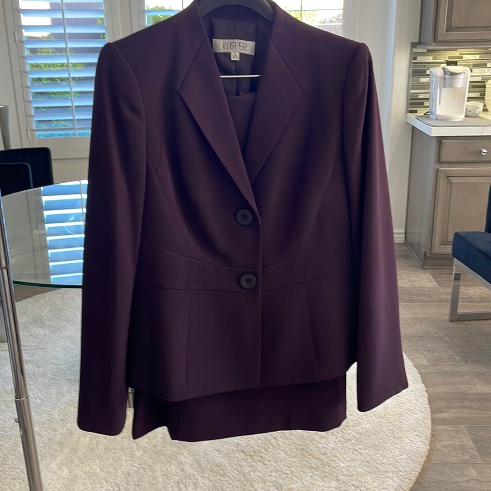 BEAUTIFUL Kasper skirt suit